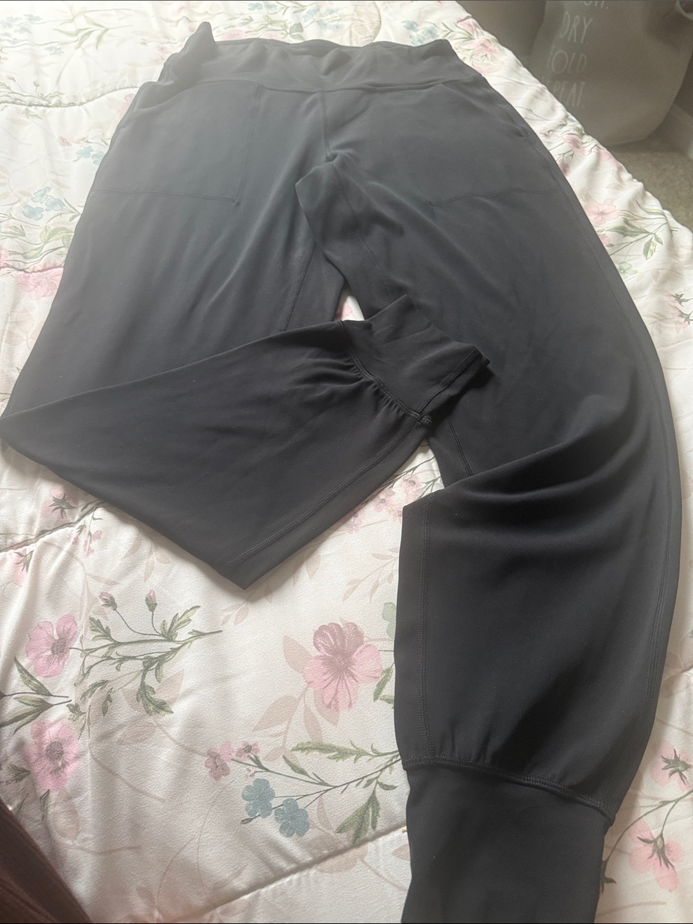 lululemon athletica Black Jogger with pockets size 8 buttery fabric no flwas